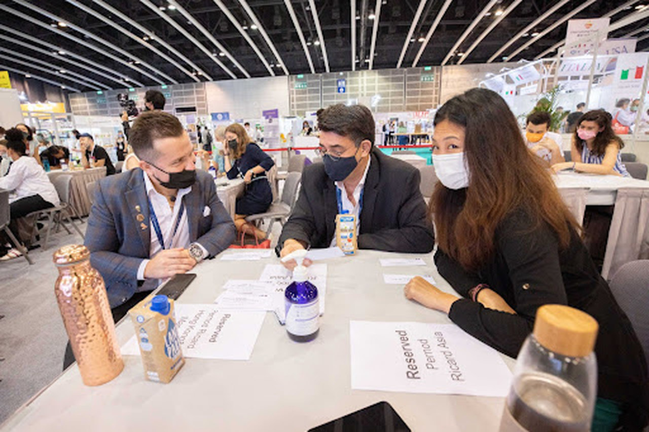 BAR WORLD OF TOMORROW STAGE TAKEOVER BY PERNOD RICARD POWERED BY FOOD